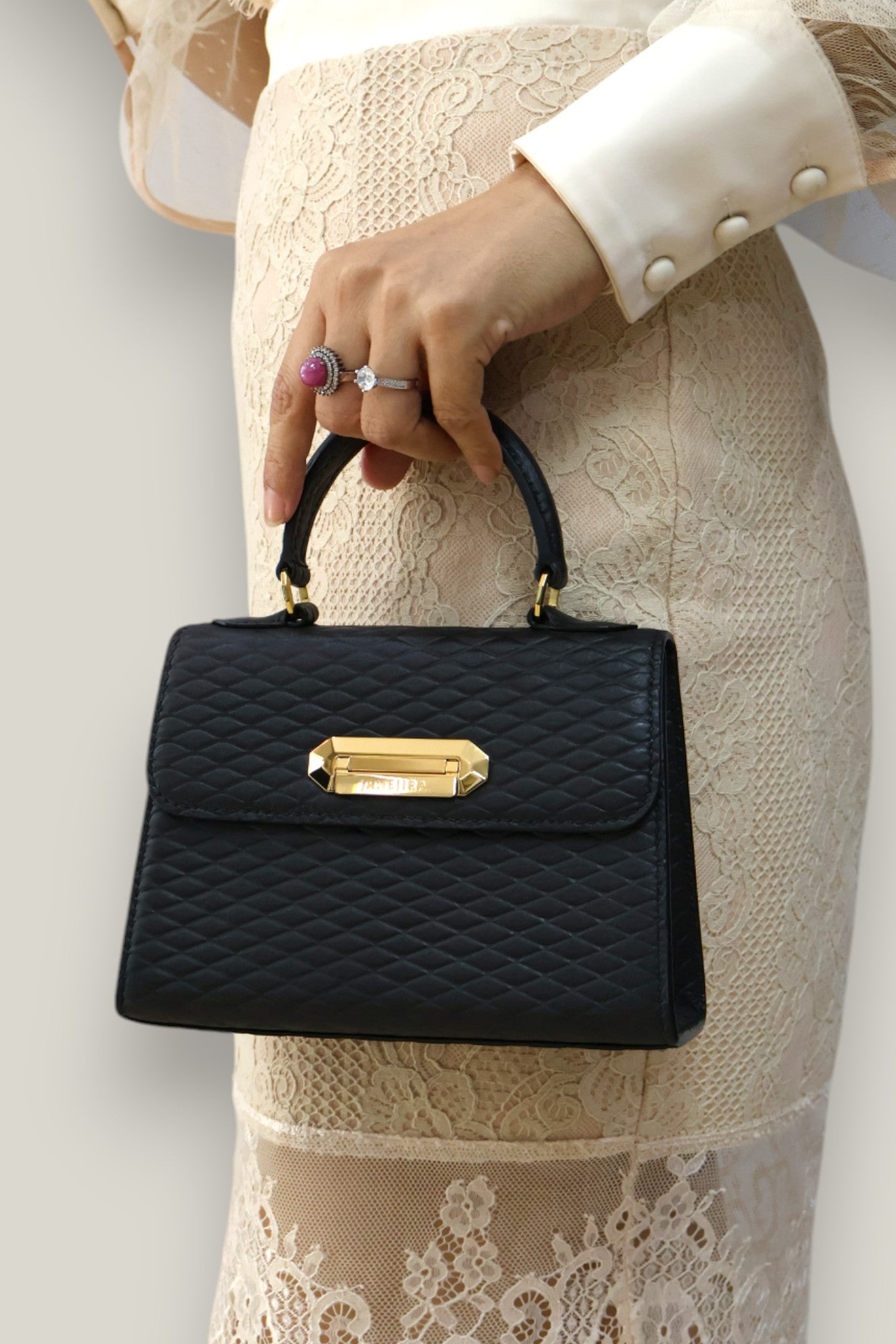 POISE COWHIDE DAIMOND H BLACK
